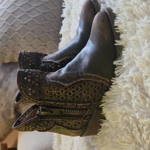 Ankle boots